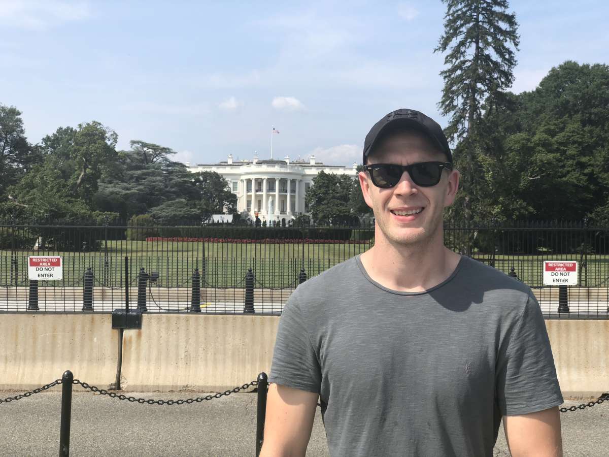 Karl outside the White House