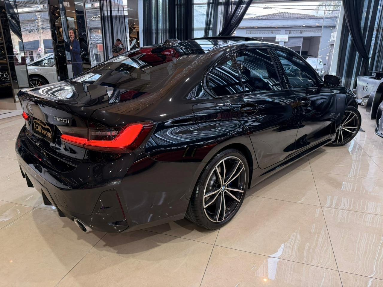 BMW 320I M SPORT - Miniatura 4