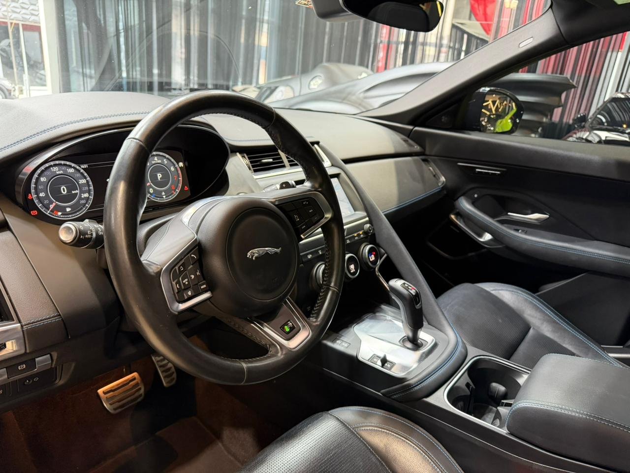 Jaguar E-PACE 2.0 AWD P300 FLEX SE R-DYNAMIC - Miniatura 3