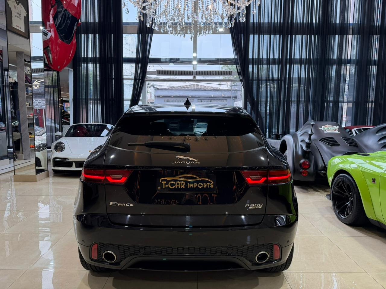 Jaguar E-PACE 2.0 AWD P300 FLEX SE R-DYNAMIC - Miniatura 4