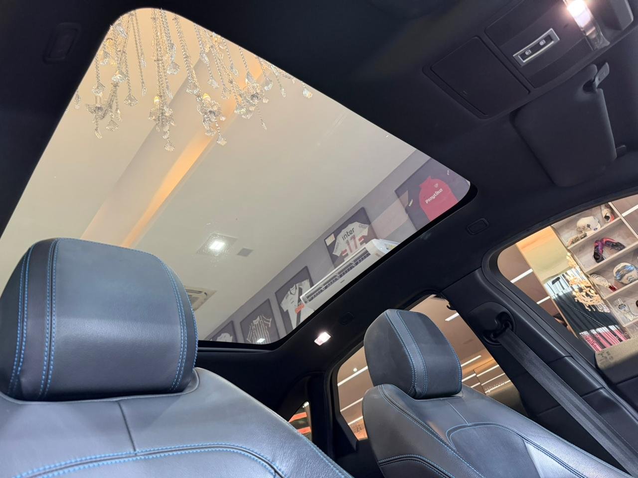 Jaguar E-PACE 2.0 AWD P300 FLEX SE R-DYNAMIC - Miniatura 5