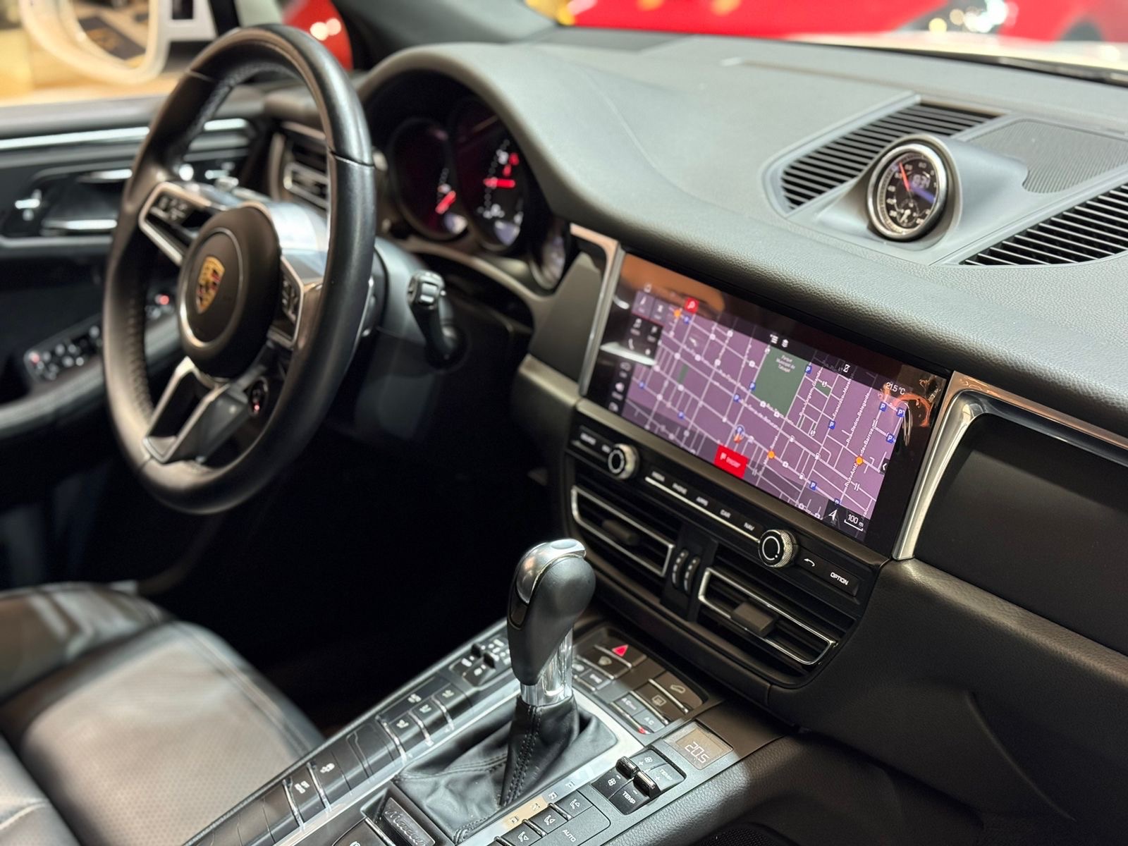 Porsche Macan 2.0 Turbo - Miniatura 13