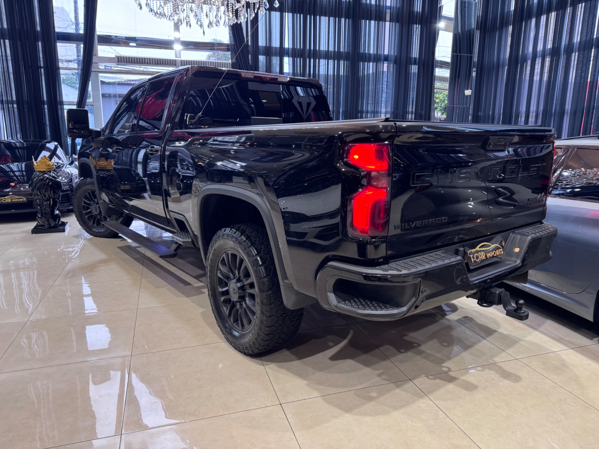 GM - Chevrolet Silverado High Country 5.3 V8 AWD Aut. - Miniatura 3