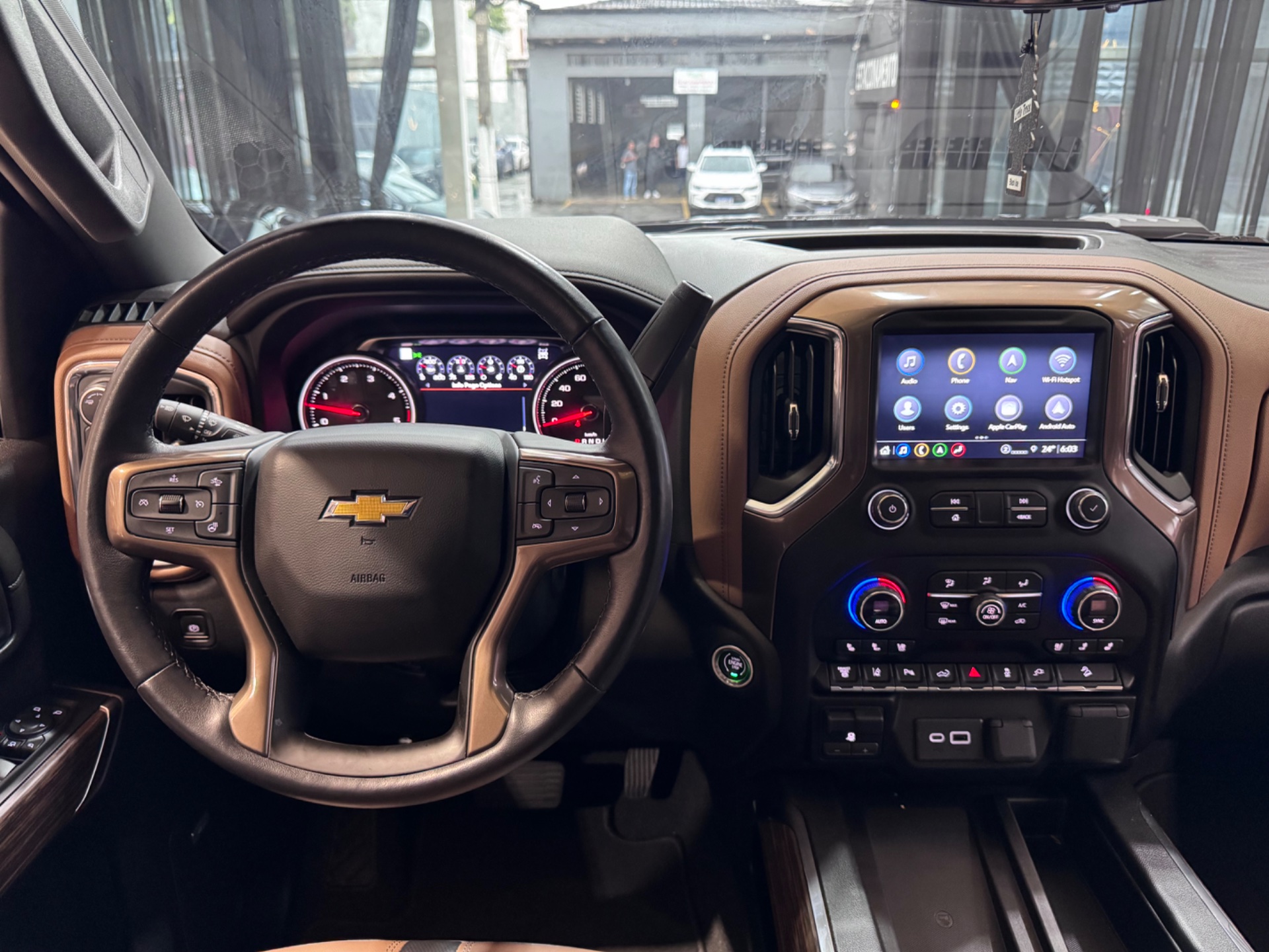 GM - Chevrolet Silverado High Country 5.3 V8 AWD Aut. - Miniatura 7