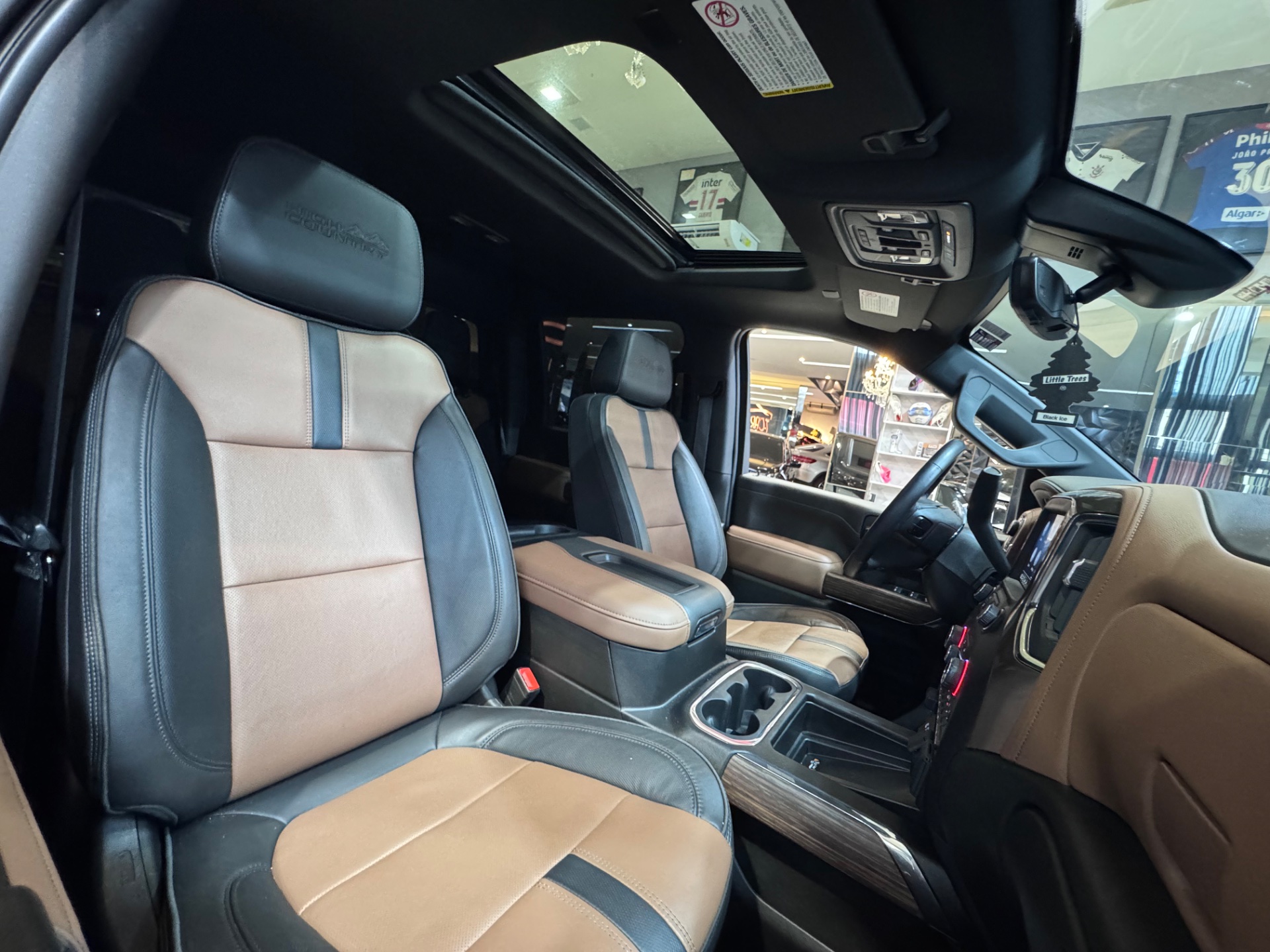 GM - Chevrolet Silverado High Country 5.3 V8 AWD Aut. - Miniatura 10