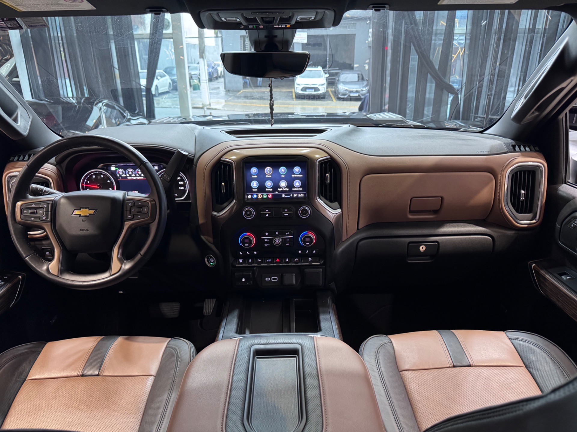 GM - Chevrolet Silverado High Country 5.3 V8 AWD Aut. - Miniatura 11