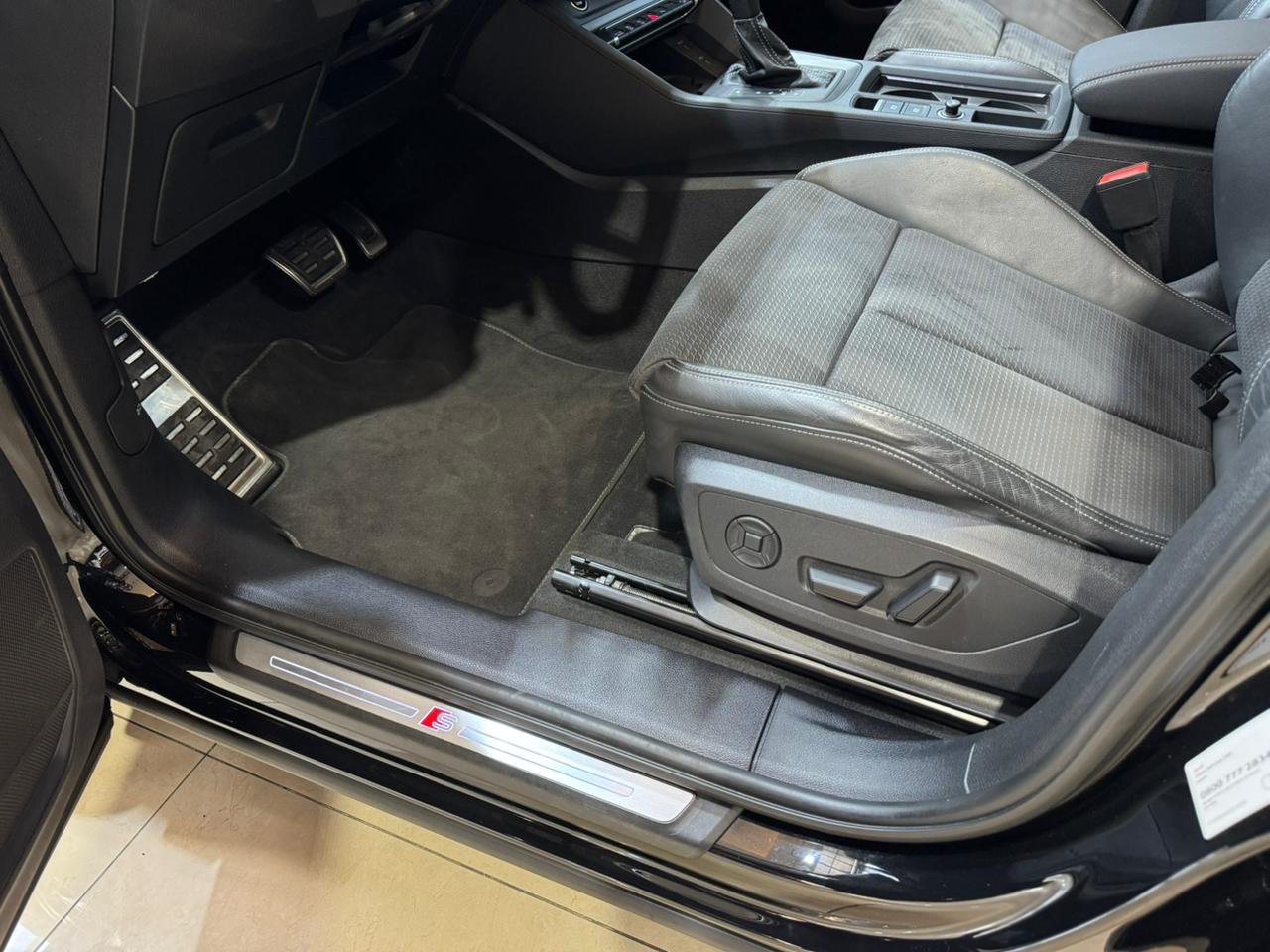 Audi Q3 SPB Perf. Black 2.0 TFSI Tipt. Quat. - Miniatura 8