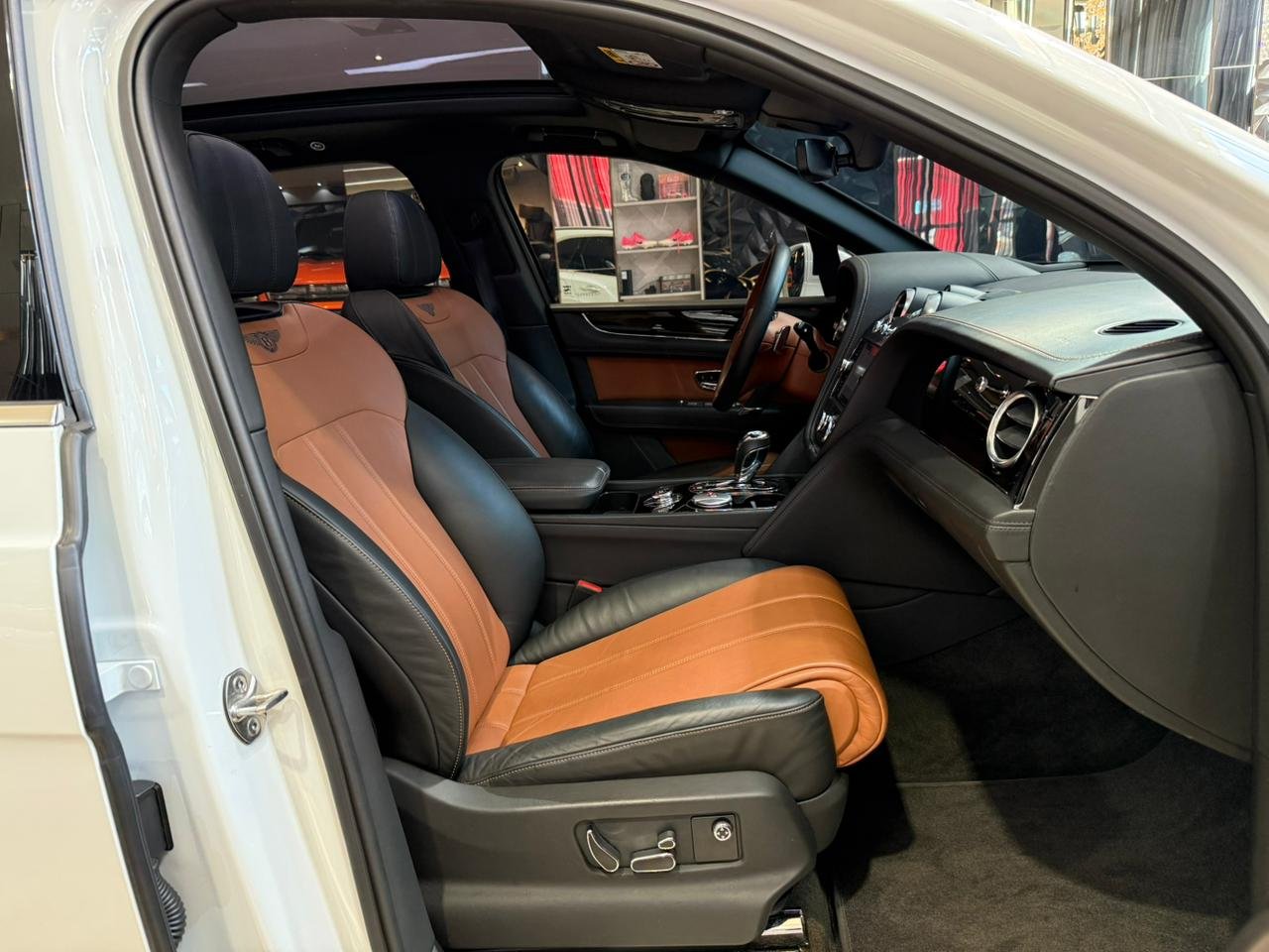 Bentley Bentayga 3.0 V6 Hybrid - Miniatura 14