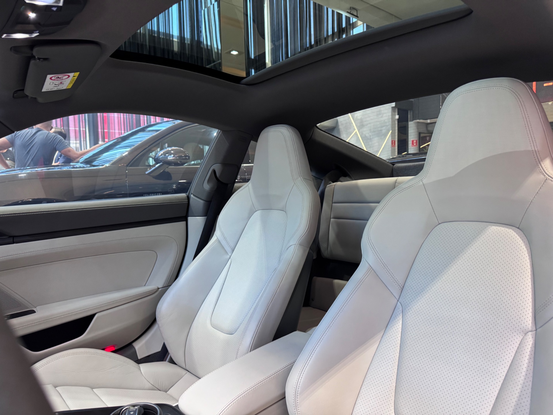 Porsche 911 Carrera 4 GTS Coupe 3.0 24V (992) - Miniatura 7