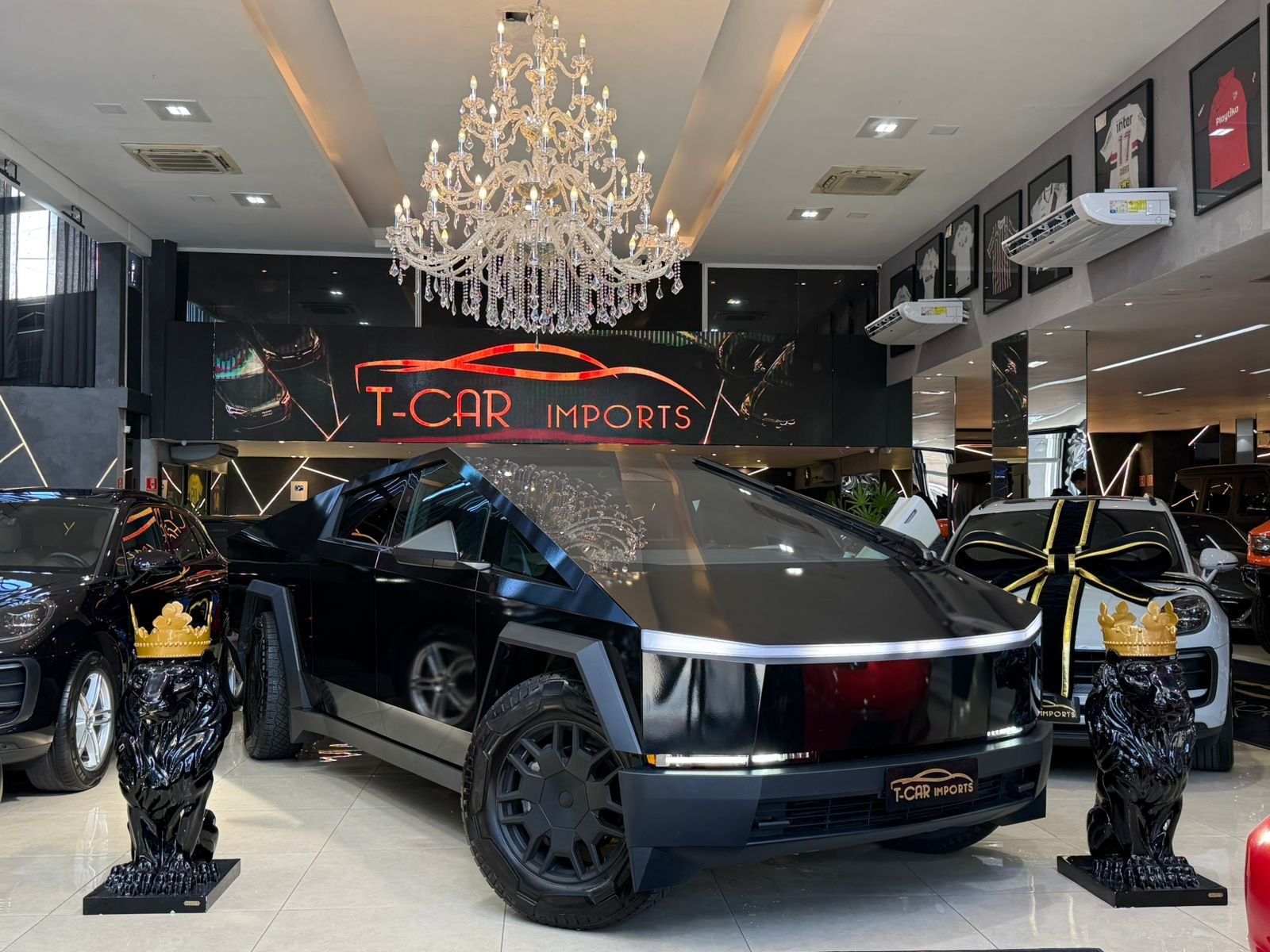 Tesla Cybertruck Tri Motor (Cyberbeast) 2024 - Foto 1