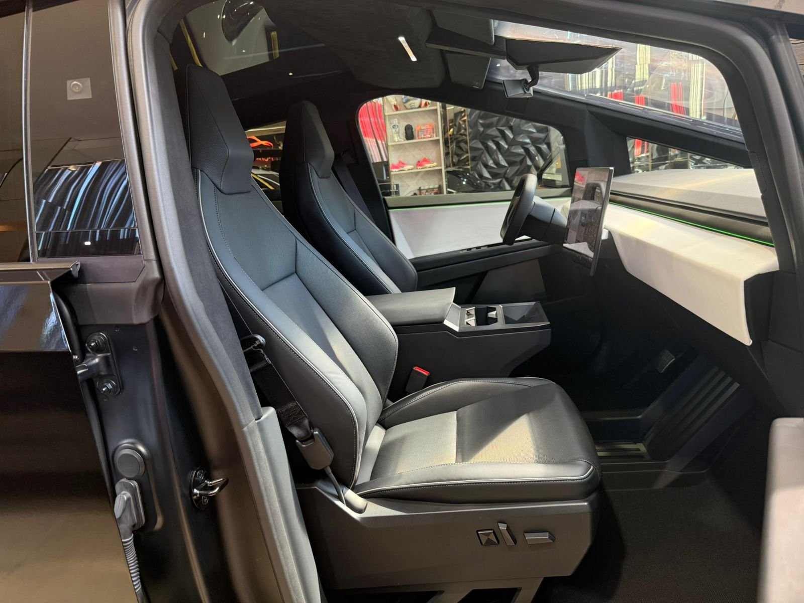 Tesla Cybertruck Tri Motor (Cyberbeast) - Miniatura 13