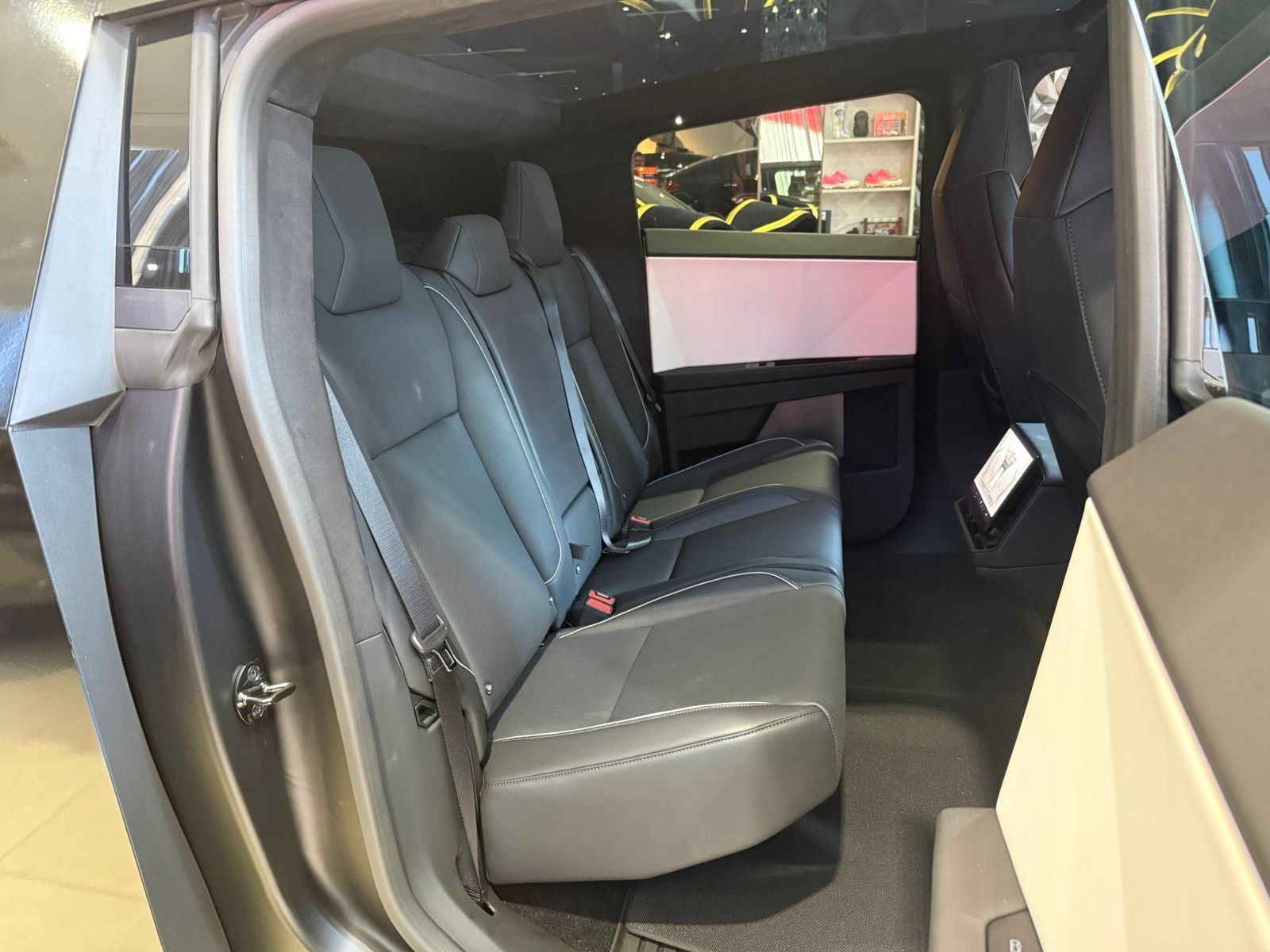 Tesla Cybertruck Tri Motor (Cyberbeast) - Miniatura 15