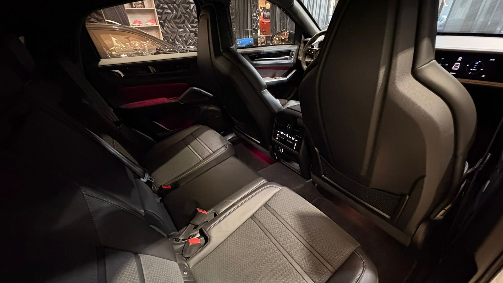 Porsche Cayenne GTS Coupe 4.0 500cv - Miniatura 8