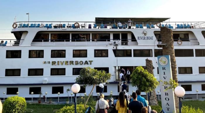 مركب M/S River Boat عند مرسى المعادي