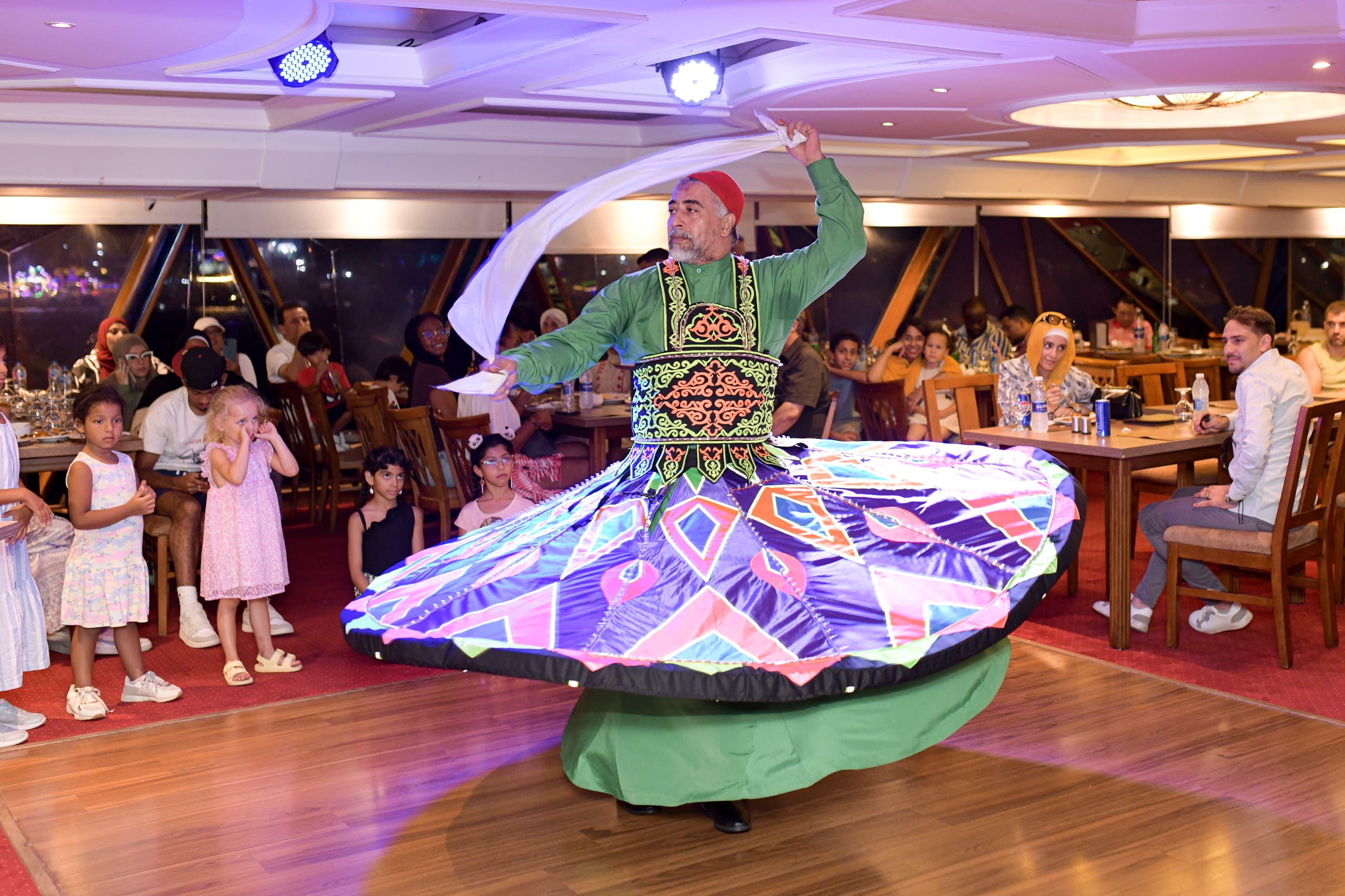 نايل كريستال الداخل