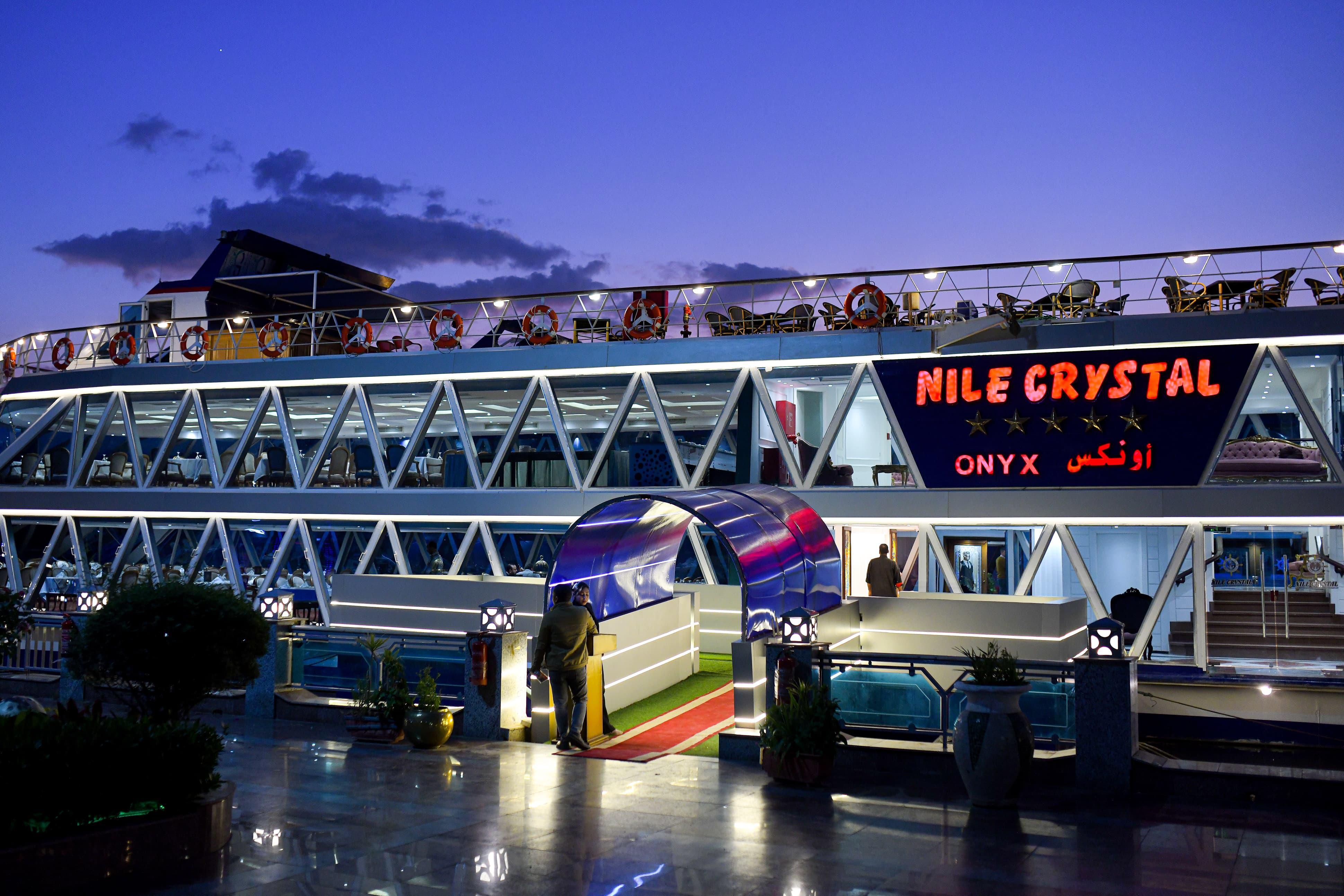 نايل كريستال الخارج