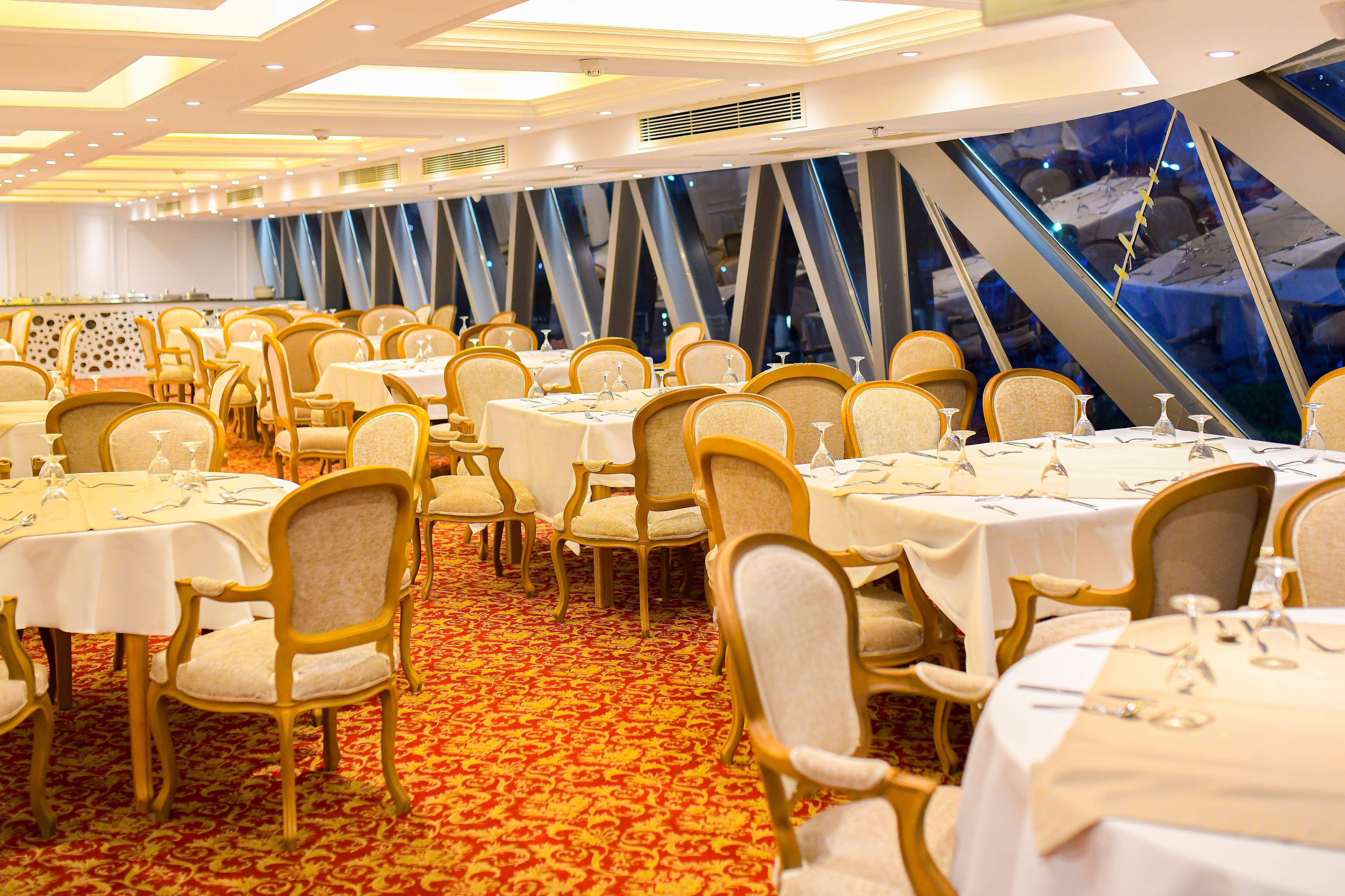 نايل كريستال الخارج