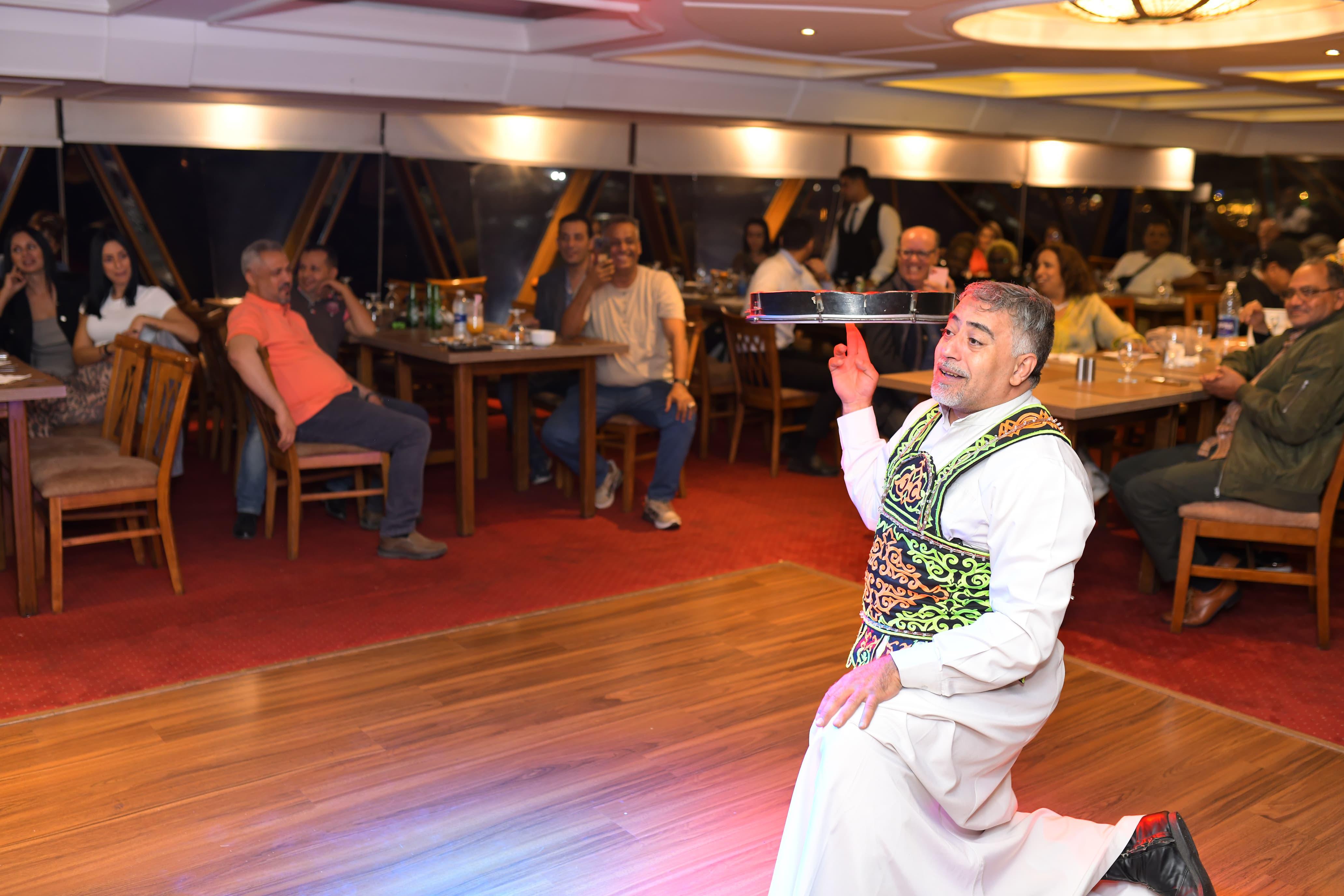 نايل كريستال الخارج