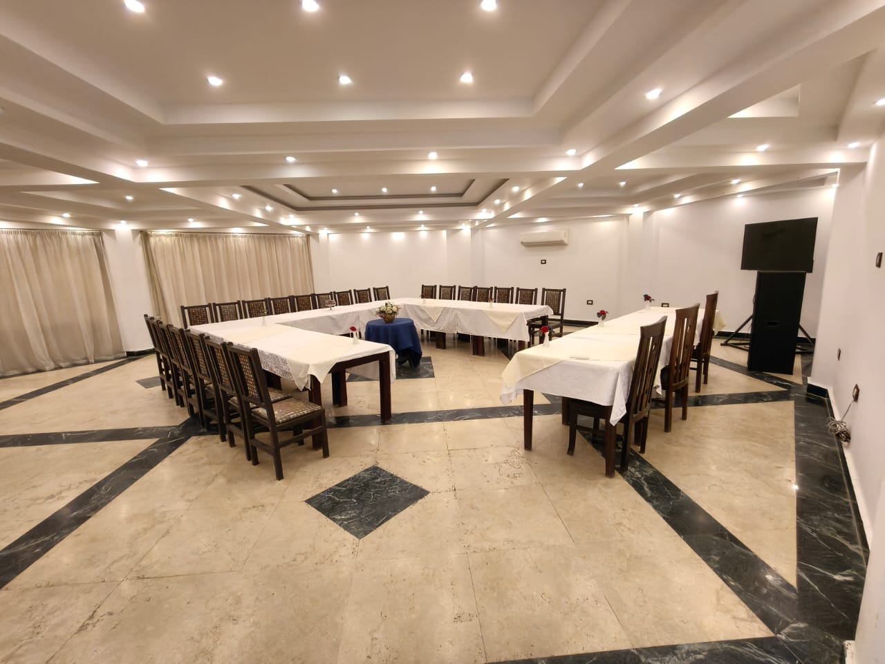 قاعة اجتماعات 1