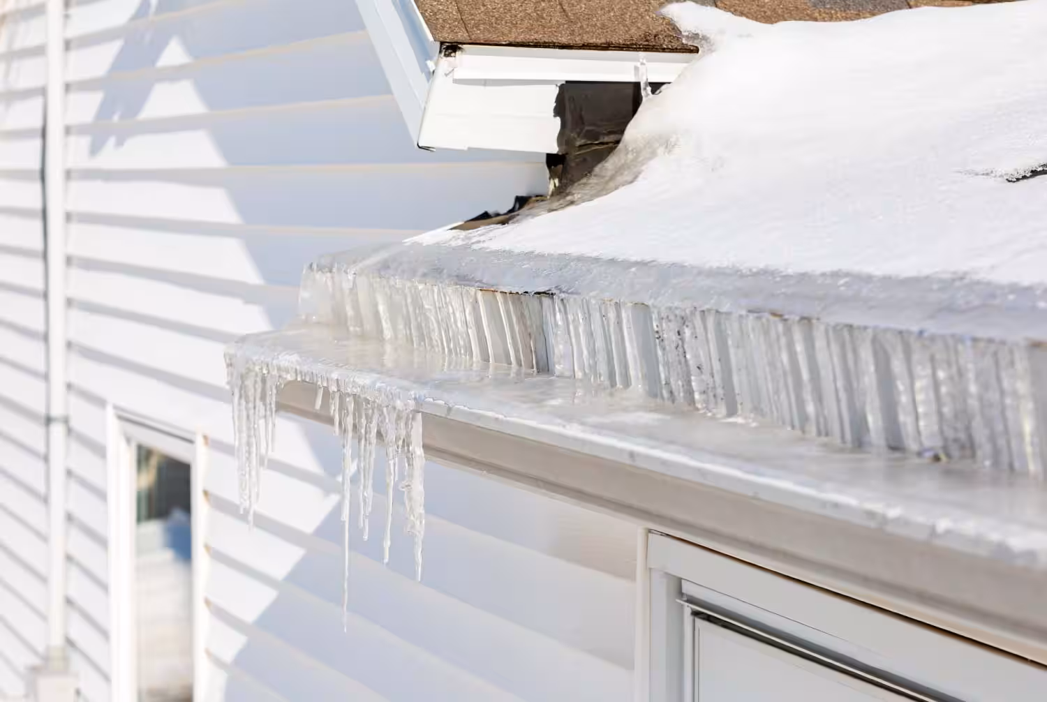 what_to_do_about_winter_roof_leaks