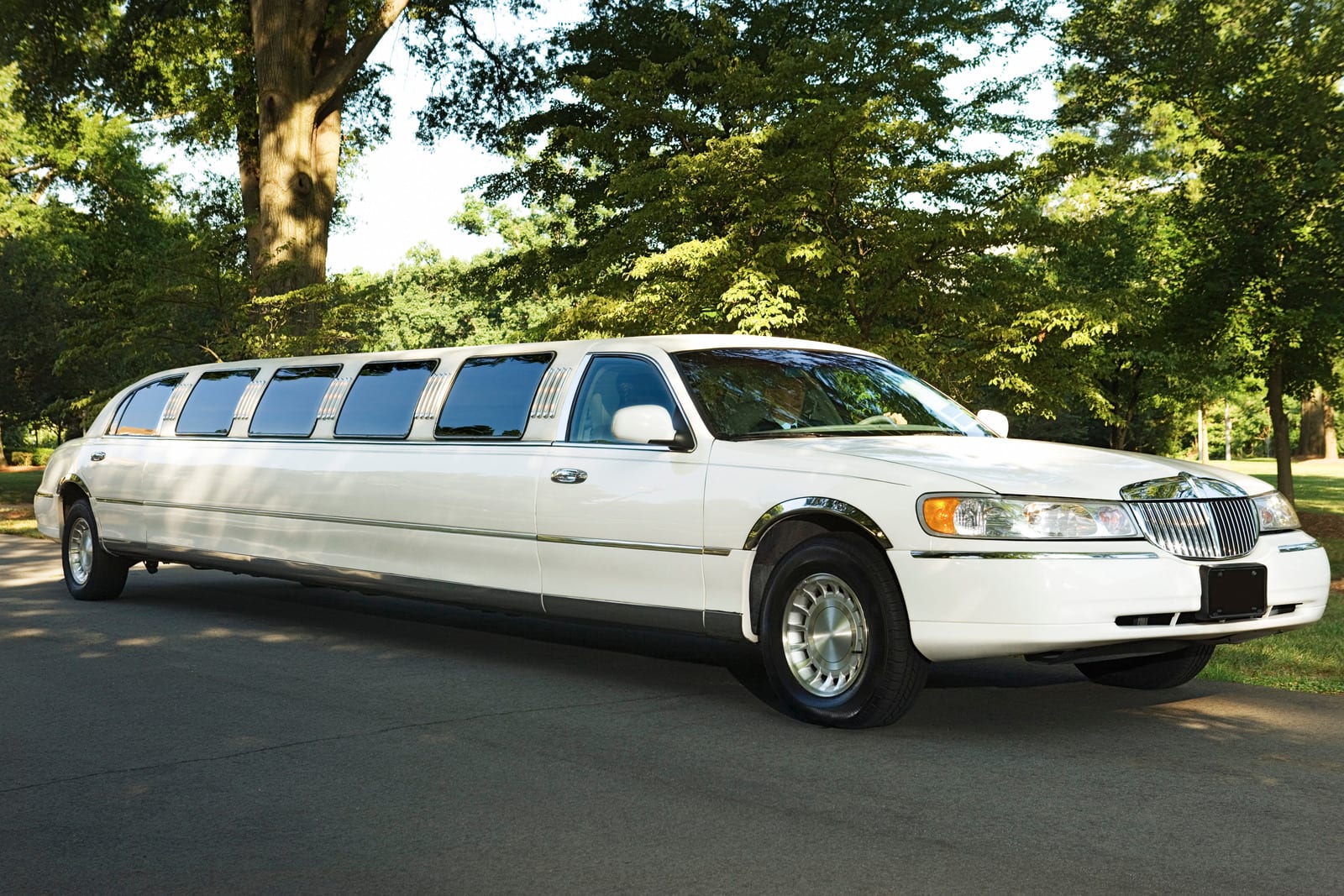 Never miss the chance of experience ultimate luxury through Chicago Limo service.