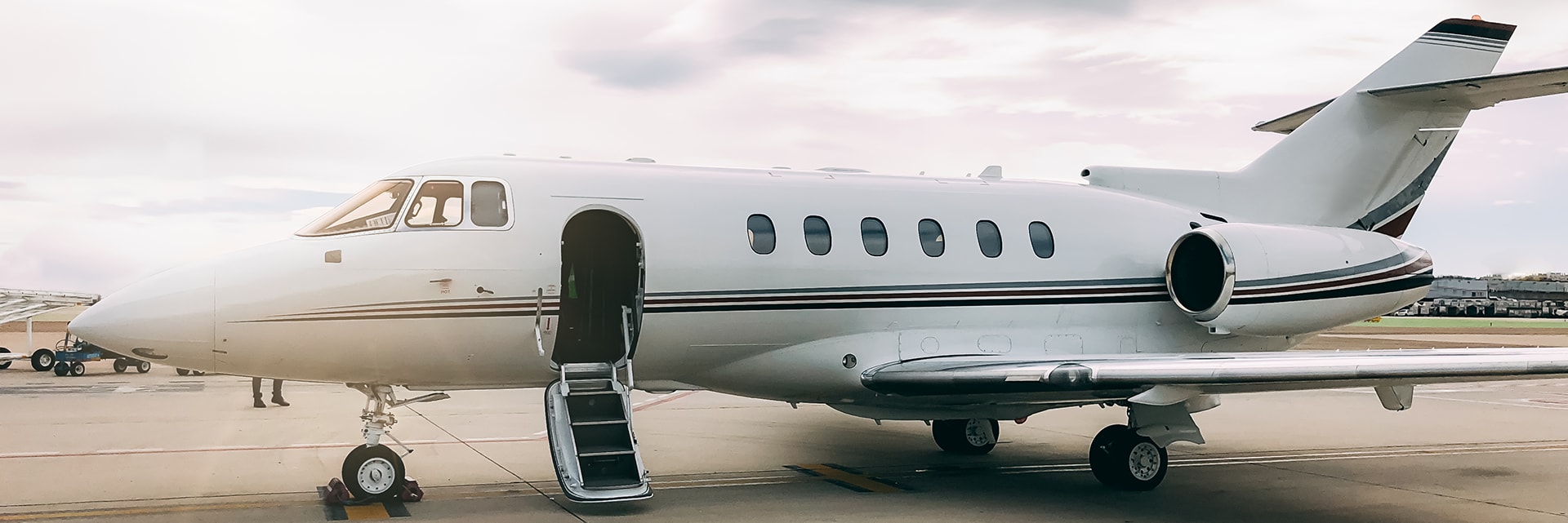 Hire SpotLimo Limousines For tension-free airport travels