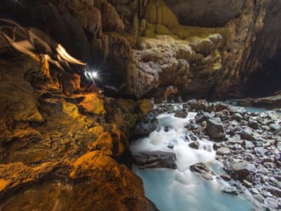 Mùa thu đắm mình thăm động thiên đường