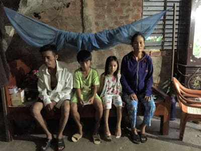 Lá lành đùm lá rách: Xót xa tình cảnh của một học sinh lớp 12