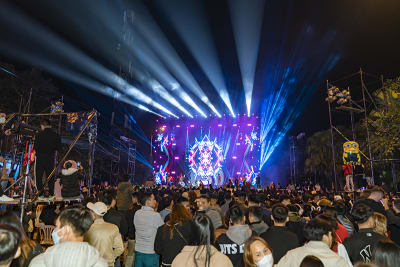 Chương trình đếm ngược Phong Nha Countdown Party 2023 đã thu hút số lượng lớn du khách tham gia.