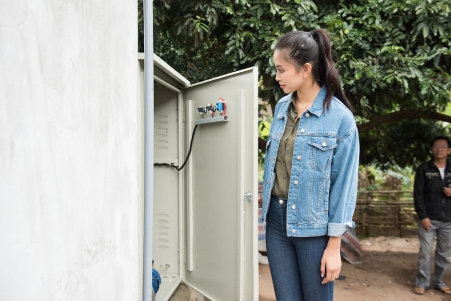 [Photo] Ấm áp ngày trở về bản Nịu trao quà Tết của Hoa hậu Tiểu Vy