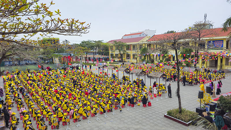 Sân Trường tiểu học số 2 Bắc Lý (TP. Đồng Hới) náo nức, rực rỡ sắc màu với hội bài chòi vào những ngày đầu xuân 2024.