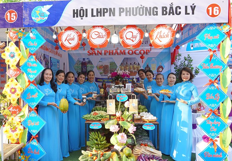 “Sản phẩm quê hương” được các Hội Liên hiệp Phụ nữ các xã phường trưng bày, giao thương.