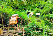 Vận chuyển vật liệu lên điểm trường K-Oóc