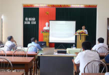 Đ/c Hoàng Hữu Thái, Giám đốc Sở Thông tin và Truyền thông, Chủ tịch Hội Nhà báo tỉnh Quảng Bình phát biểu tại buổi khai mạc lớp tập huấn. 