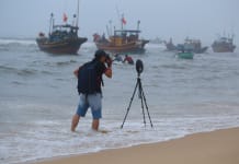 Nghệ sĩ đang tác nghiệp.