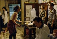 Một cảnh phim trong Đêm tối rực rỡ. (Ảnh chụp từ phim)