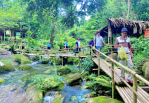 Phải làm sao để du khách đến các điểm du lịch sinh thái không chỉ đơn giản tắm suối, thưởng thức ẩm thực, chụp ảnh và ra về… Ảnh: Công ty Trường Tuấn