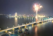 Lung linh cầu Nhật Lệ. Ảnh: Nguyễn Hải