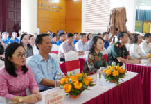 Các đại biểu tham dự khai mạc Triển lãm ảnh “Dấu ấn của Đại tướng Võ Nguyên Giáp với Điện Biên Phủ”.