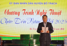 Đại diện lãnh đạo UBND huyện Bố Trạch phát biểu khai mạc chương trình.