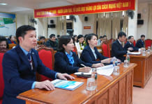 Các đại biểu tham luận tại hội nghị.