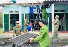 Tuổi trẻ Công an tỉnh chung tay hỗ trợ xóa nhà tạm, nhà dột nát trên địa bàn tỉnh.