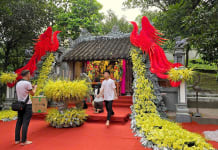 Trang hoàng Đền thờ Thánh Mẫu Liễu Hạnh.