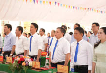 Các đại biểu tham dự tại buổi lễ.