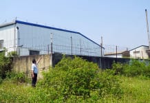 Khu vực hàng rào Xí nghiệp may Hà Quảng, nơi kẻ gian đột nhập để đánh cắp tài sản.