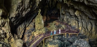 Điểm du lịch sông Chày-hang Tối luôn thu hút du khách.