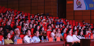 Các đồng chí lãnh đạo tỉnh tham dự đêm nhạc tri ân nhạc sĩ Hoàng Vân.