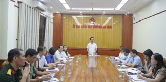 Đồng chí Phó Chủ tịch UBND tỉnh Hoàng Xuân Tân phát biểu chỉ đạo cuộc họp