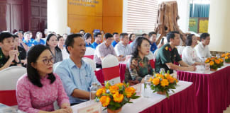 Các đại biểu tham dự khai mạc Triển lãm ảnh “Dấu ấn của Đại tướng Võ Nguyên Giáp với Điện Biên Phủ”.
