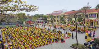 Sân Trường tiểu học số 2 Bắc Lý (TP. Đồng Hới) náo nức, rực rỡ sắc màu với hội bài chòi vào những ngày đầu xuân 2024.